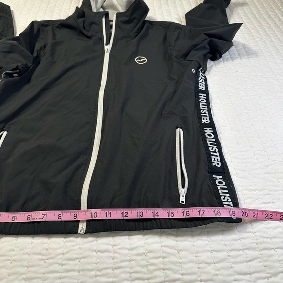 Hollister Zip-Up Windbreaker Black and White Jacket With Pockets - Picture 7 of 15